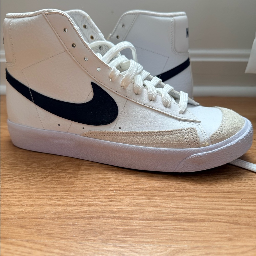 Nike Blazer Medium 77 White and Black Sneakers